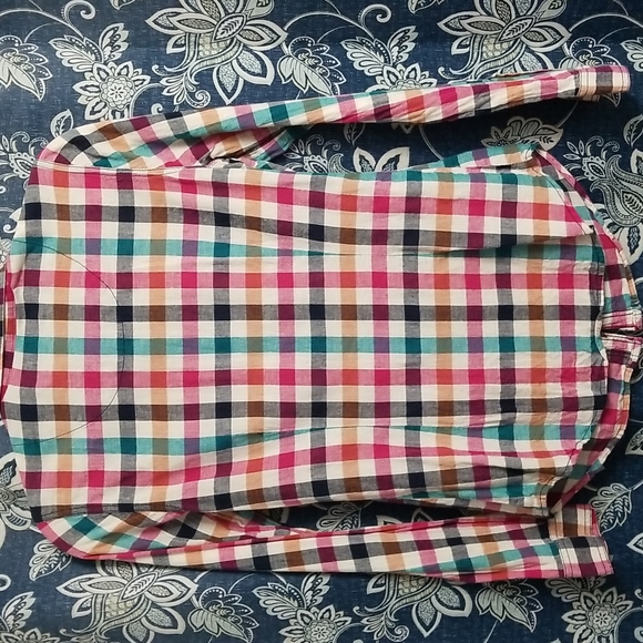 Cute button down Top - Picture 4 of 4